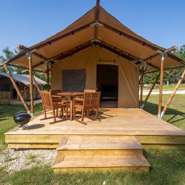 A Calm and Cozy Lakeside Glamping Retreat Awaits, хотел в Onalaska