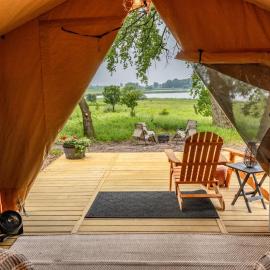 Boutique Vineyard Stay at Painted Prairie, Hotel in Currie