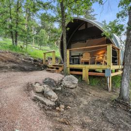 Escape to Cloud Nine Glamping in the Black Hills, hotel a Hermosa