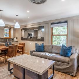 Cedar Crest - Sparrow Cottage 1, hotel in Homewood