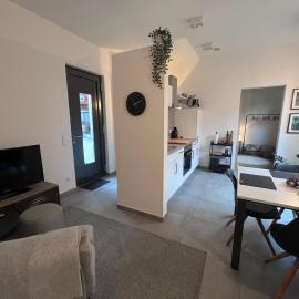 Modernes Tiny Apartment in Lage, hotell sihtkohas Lage