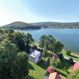 VILLA Ružiná, hotel in Divín