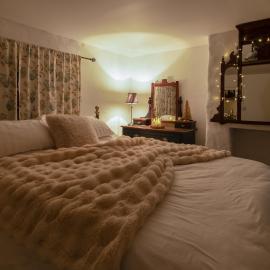 Cissy's Cottage - traditional thatched cottage, on the Causeway Coast
