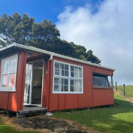 Simple Cabin, Kuaotunu - Peaceful, Affordable Stay, hotel in Kuaotunu