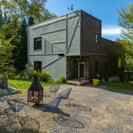 La Romane Hot tub, pool table & trails, hotelli kohteessa Val-David