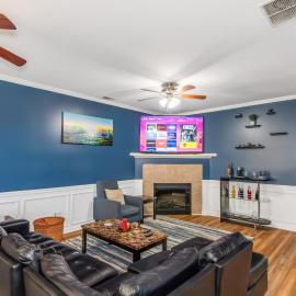 4 - Bed home, w/ Cali King Bed - 12 mins. to DTWN, ξενοδοχείο στην Ατλάντα