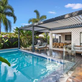 Curlews Nest 4BR Pool, BBQ & Kewerra Beach, Hotel in Kewarra Beach