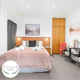 Urban Oasis Chic CBD Suite with WiFi - Walkable, hotel v destinaci Adelaide