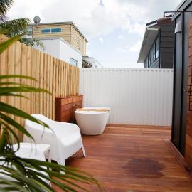 The Coconut Hut Papamoa Beach, hotel in Tauranga