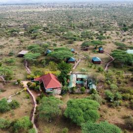 Ikoma Safari Lodge, khách sạn ở Nkunjila
