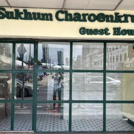 Sukhum Charoen Krung Tak-Sin bridge guest house