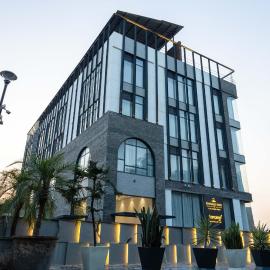 Emerald Luxe A Boutique Hotel Chandigarh Mohali, hotel em Mohali