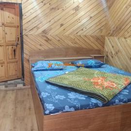 Hotel Priyanshu – hotel w mieście Madheso