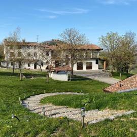 Agriturismo Poggiacolle, Hotel in Montecalvo Versiggia