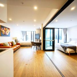 LG17 - Box Hill Core Hotel Style Double Suite High-End Furniture Double King Bed Super Large Space