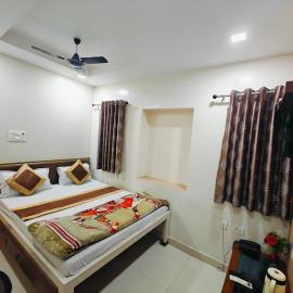 CN Comforts Hotel & Dormitory, hotel a Lucknow