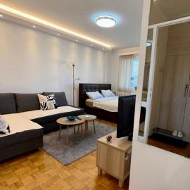 Bright Elegant Cozy Apartment - New Belgrade, hotel di Beograd