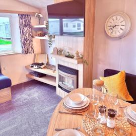 The Eden - Sleeps 8 Pet Friendly Free Wi-Fi With Patio & Hub Passes Camber Sands Cosy Spacious Modern 8 Berth Caravan, Hotel in Camber