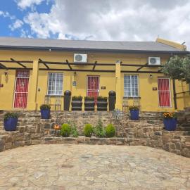 Cobblestone Court: Colesberg şehrinde bir otel