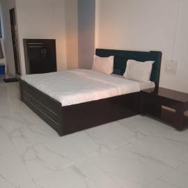 Hotel Krishna Rooms, hotel in Jāmb