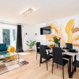 Spacious 3 Bedroom Home with 6 Beds Private Garden and Driveway Parking