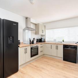 5 Bedroom House with 12 Beds, Garden and Driveway, Sheffield
