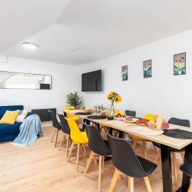 5 Bedroom House with 12 Beds, Garden and Driveway, Sheffield