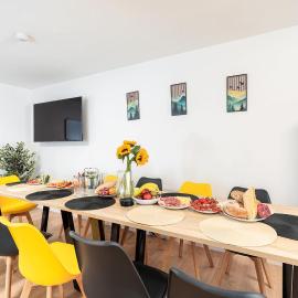 5 Bedroom House with 12 Beds, Garden and Driveway, Sheffield