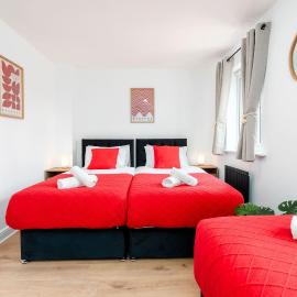 5 Bedroom House with 12 Beds, Garden and Driveway, Sheffield