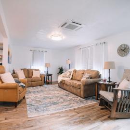 Grandma's Place - Steps from Downtown Sugarcreek, hotel v destinácii Sugarcreek