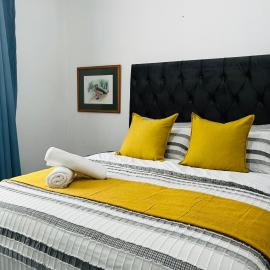 Hlatsi Bushview Apartments & Safaris