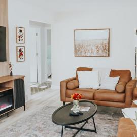 Modern 4BR Retreat - Sauna, Arcade & Fire Pit, hotel i Minneapolis