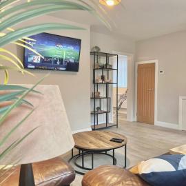 Ideal 4-bed home sleeps 7 - Nr Trafford Ctr & M60