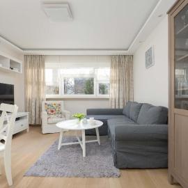 Cozy and Family Apartment close to the Metro in Warsaw by Noclegi Renters, hotel di Warsaw