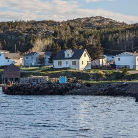 Seaside Serendipity Cottage، فندق في Herring Neck