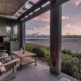 Exclusive Estate, Panoramic Beauty, Watersports, hotel in Lake Marina