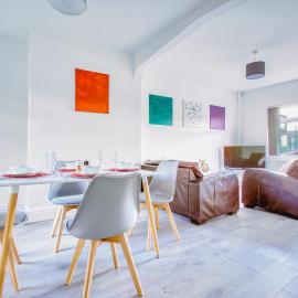 Modern 3-Bed Home Sleeps 6 with Parking & Fast WiFi Perfect for Contractors & Long Stays, hotel in Saint Helens