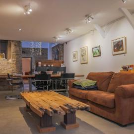 Galerie Nakai Art B&B、トゥールニュのホテル