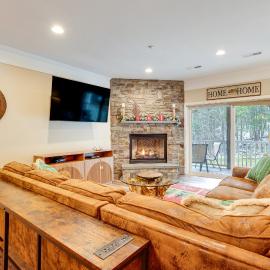Relaxing Lincoln Condo w/ Fireplace & Shuttle