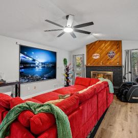 The Blue House - Games - UGA - 3 King Beds - Massage Chair