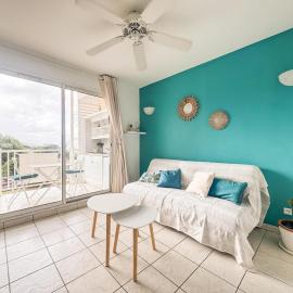 Appartement à Tartane, vue mer et piscine, Hotel in La Trinité