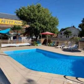 ZEcamping familial avec piscine - proche Oléron, hotel a La Tremblade