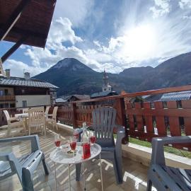 Maison calme avec terrasse, Hotel in Bozel