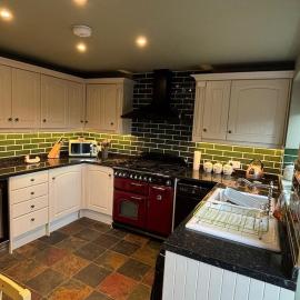 Two bedroomed Cosy cottage close to Wakefield and motorway networks Ideal for long stays and contractors