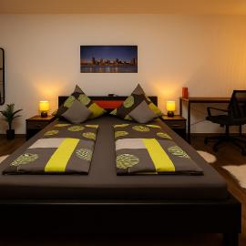 Homefeld Suite - Elegante und moderne Ferienwohnung zentral in Hünfeld bei Fulda mit Küche, kostenlosem Parkplatz und WLAN, хотел в Хюнфелд