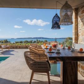 Villa VIEW with Private Pool, Sauna & Seaview, hotel i Gialova