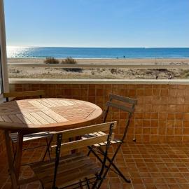 Apartamento precioso en primera línea de mar, hotel in Les Botigues de Sitges 