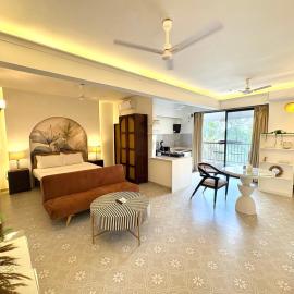 Candolim Beach Studio with Pool & WiFi - Couples Retreat