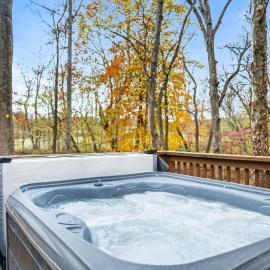 Sleepy Creek - Hot Tub, Pet Friendly, Creekside, Grill, Wifi, Fire Pit, Deck, Screen Porch, Family Friendly, Fishing, View, Games