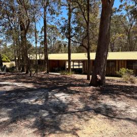 Bournda Cabins at Woodbine, hotel in Bournda Island